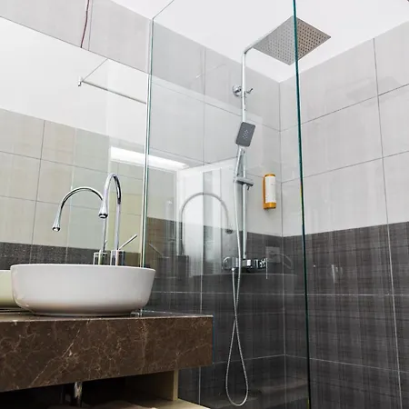 Solis Giselle Avlonya