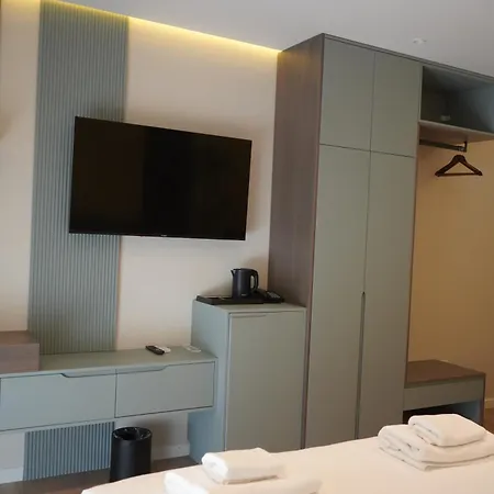 Eizhen Center Hotel