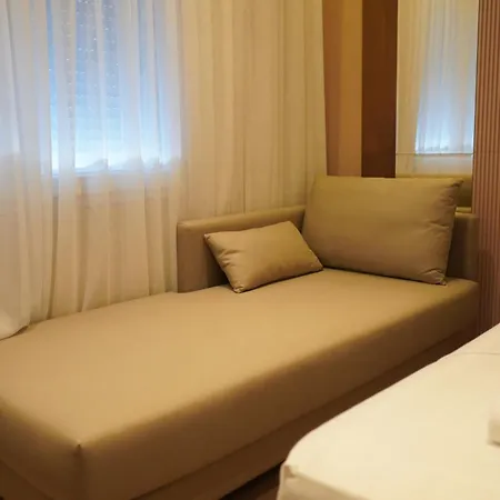Eizhen Center Hotel