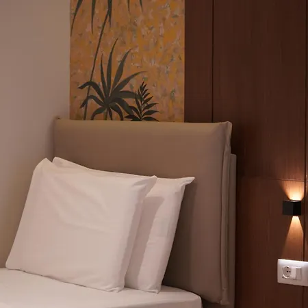 Eizhen Center Hotel Vlore