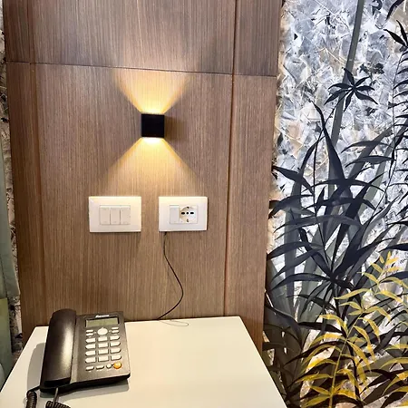 Eizhen Center Hotel Vlore